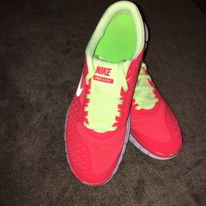 Nike free 4.0 V2 shoes
